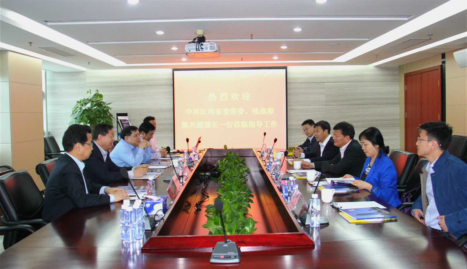 中共江西省委常委、統(tǒng)戰(zhàn)部部長陳興超一行到訪方大集團(tuán)